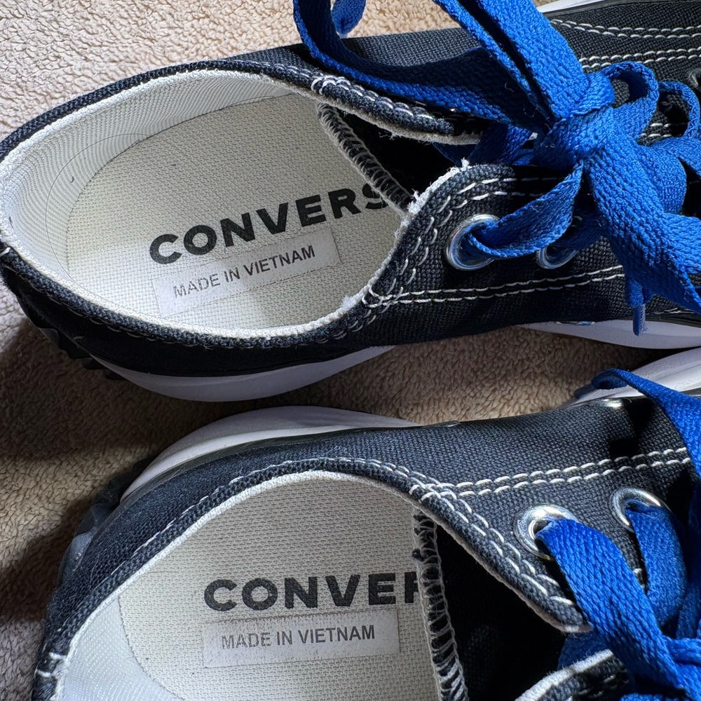 Women Chuck Taylor Sneaker - Picture 6 of 9